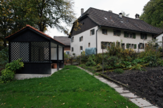 Nordansicht mit neuem Gartenhaus (©  Oliver Lang, Zürich)